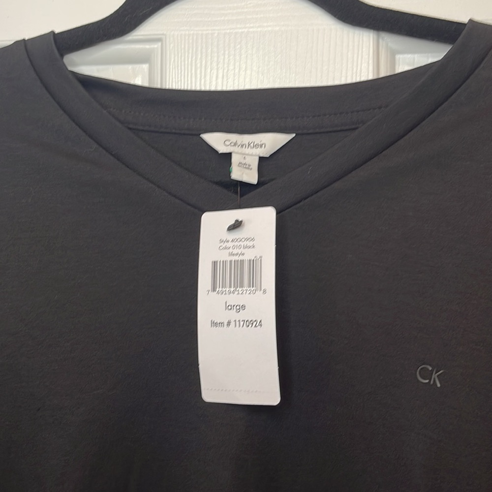 New,Calvin Klein v-neck t-shirt - Picture 3 of 5